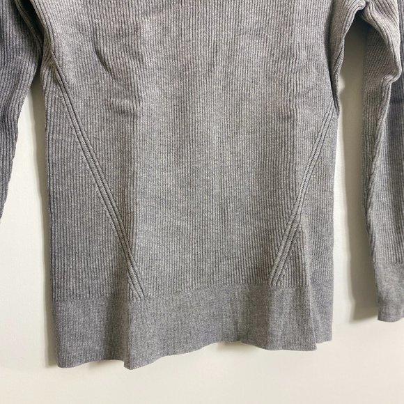 NEW Gray Knit Long Sleeve Sweater - Picture 4 of 5